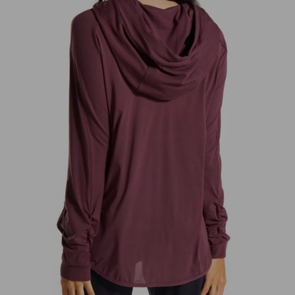 Gymshark Aura Hoodie - Berry Red oh. - Picture 2 of 12